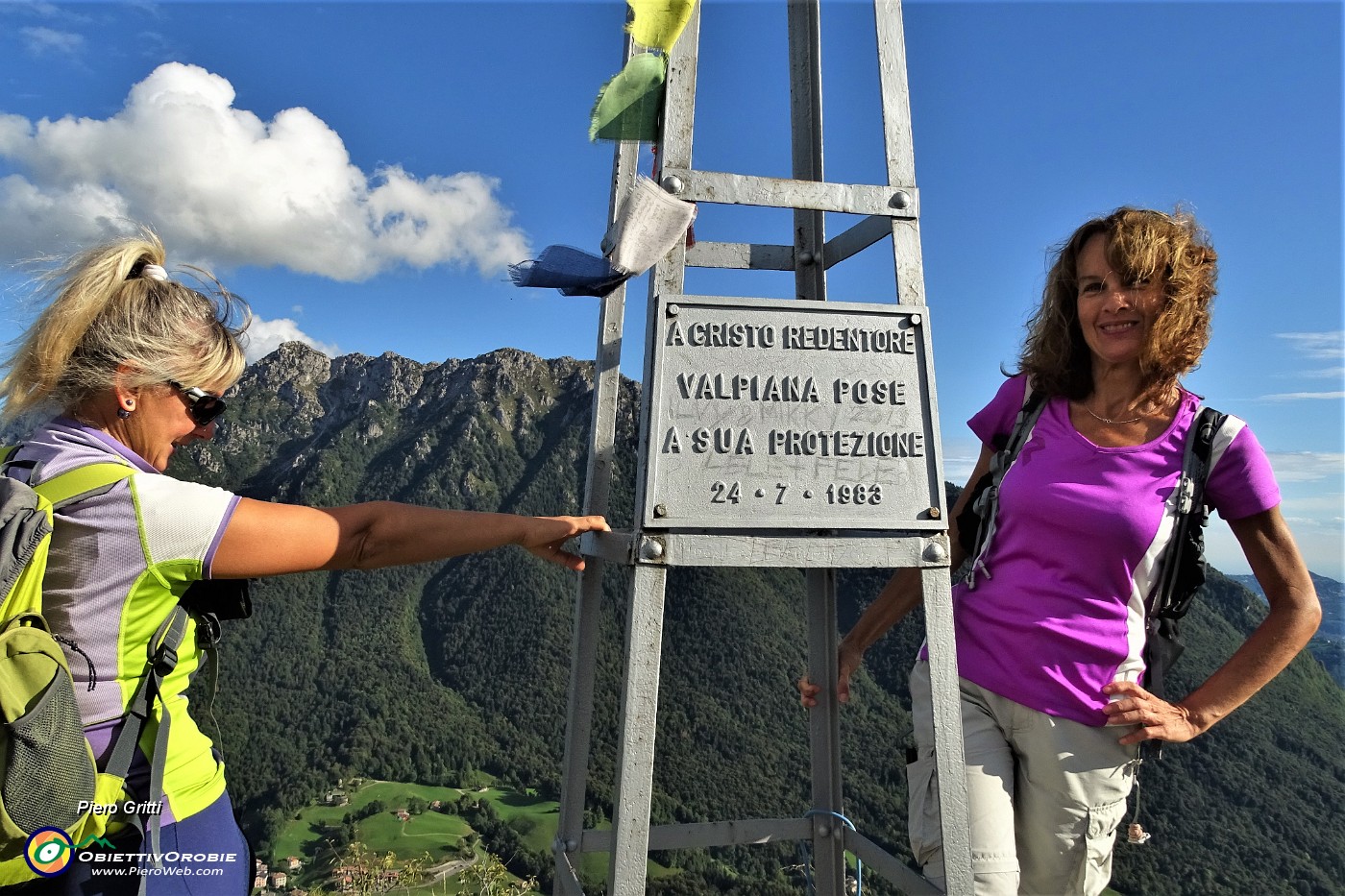 42 Alla croce del Monte Castello (1425 m).JPG